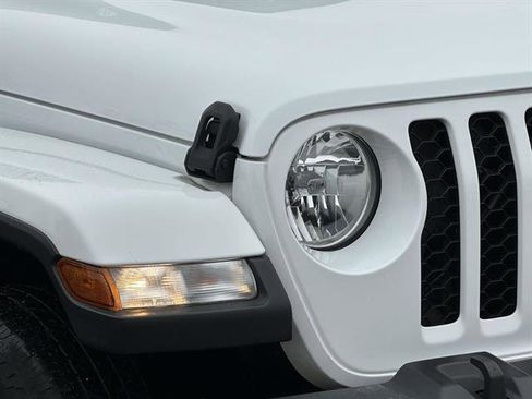 Used 2022 Jeep Gladiator Sport image 8