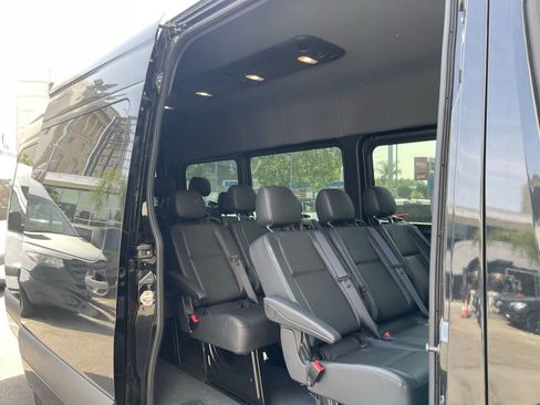 Used 2022 Mercedes-Benz Sprinter 2500 image 6
