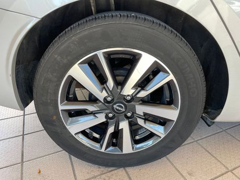 Used 2025 Nissan Versa SV image 28