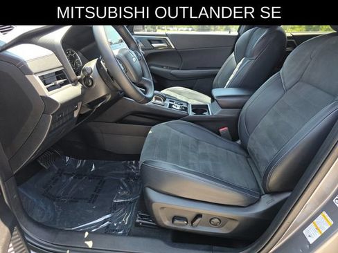 Used 2024 Mitsubishi Outlander SE Black Edition FWD image 25