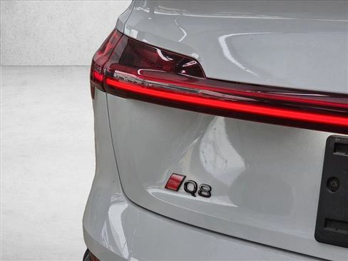 Used 2024 Audi Q8 e-tron Premium Plus w/ Premium Plus Package image 13
