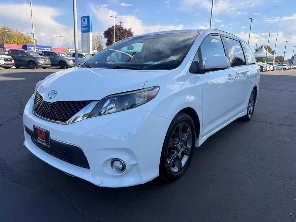 Used 2011 Toyota Sienna SE w/ Preferred Pkg FWD image 3