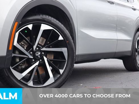 Used 2024 Mitsubishi Outlander SE image 3