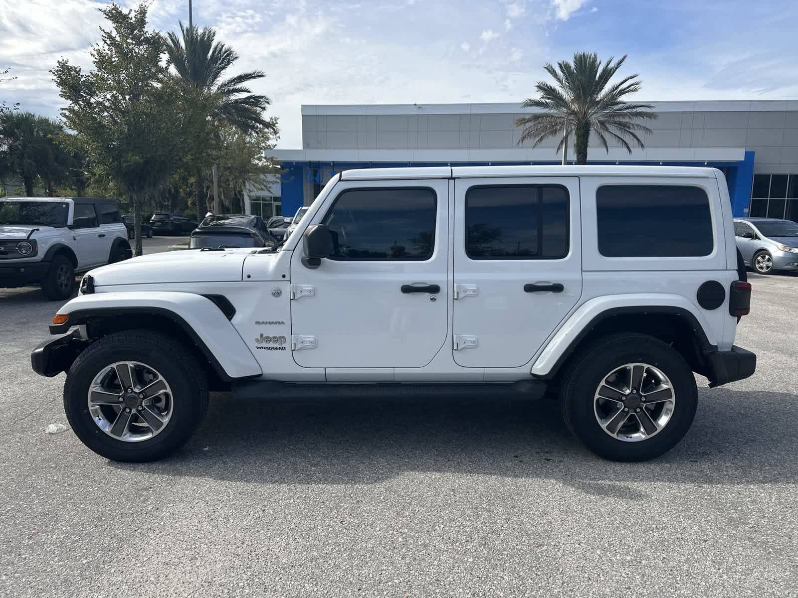 Used 2021 Jeep Wrangler Unlimited Sahara AWD/4WD image 3