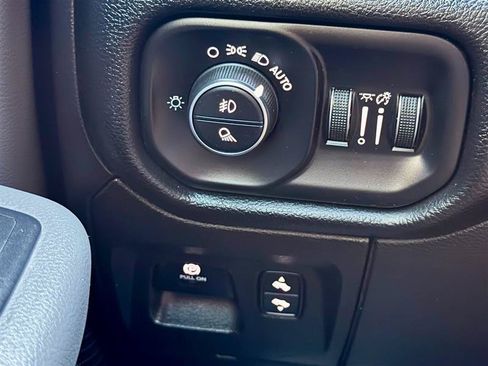 Used 2019 RAM 1500 Big Horn AWD/4WD image 20