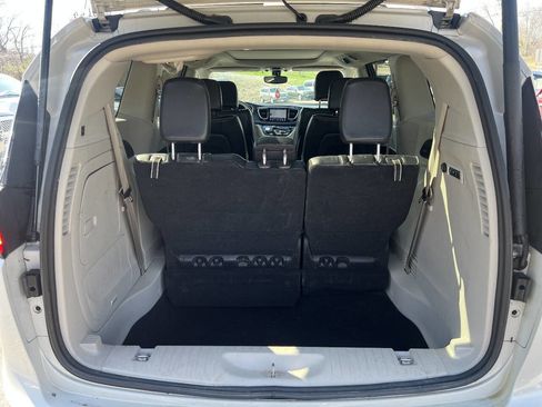 Used 2020 Chrysler Pacifica Limited image 13