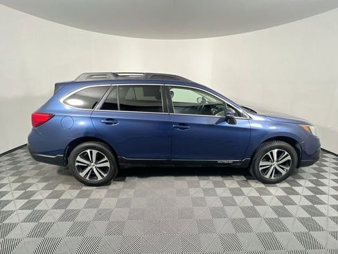 Used 2019 Subaru Outback 3.6R Limited AWD/4WD image 2