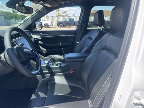 Used 2024 Jeep Grand Cherokee Limited 4xe AWD/4WD image 9