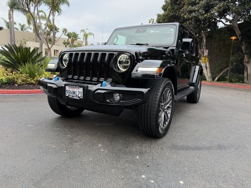 Used 2022 Jeep Wrangler Unlimited Sahara AWD/4WD image 6