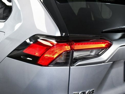 Used 2022 Toyota RAV4 LE image 62