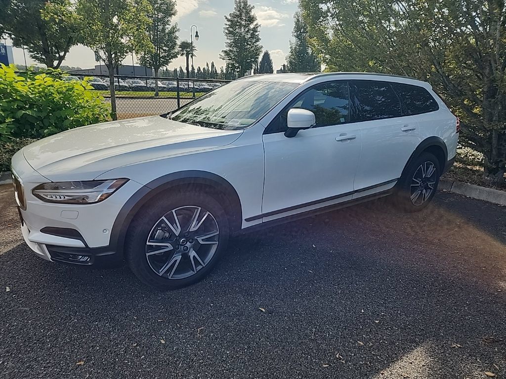Used 2017 Volvo V90 T6 Cross Country AWD/4WD image 1