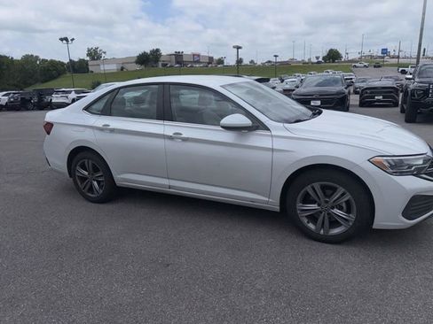 Used 2022 Volkswagen Jetta SE FWD image 8