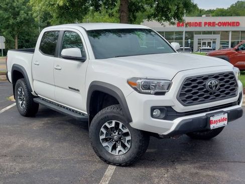 Certified 2022 Toyota Tacoma TRD Off-Road w/ Technology Package AWD/4WD image 2
