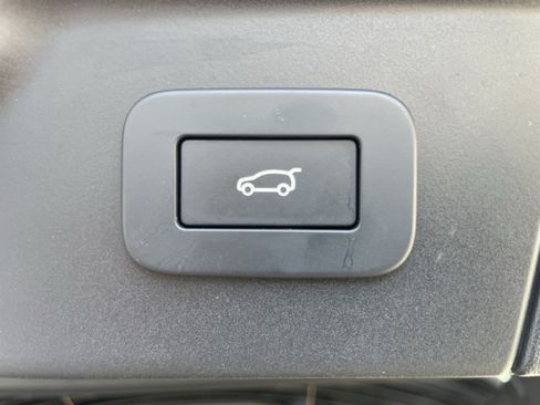 Certified 2026 Land Rover Range Rover Velar Dynamic SE AWD/4WD image 37