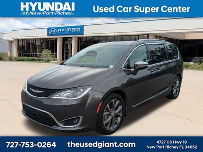 Used 2017 Chrysler Pacifica Limited w/ UConnect Theater Package