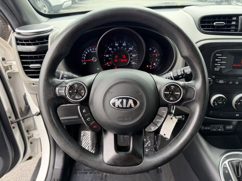 Used 2014 Kia Soul FWD image 17