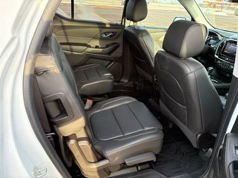 Used 2021 Chevrolet Traverse RS image 31
