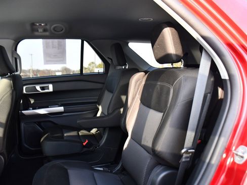 Used 2023 Ford Explorer XLT image 22