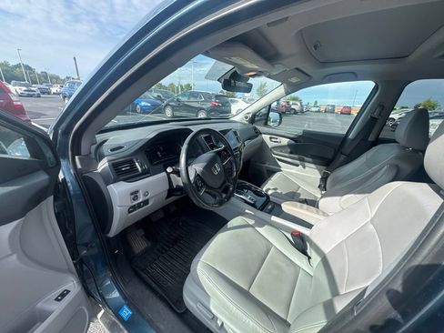 Used 2019 Honda Pilot Touring image 12