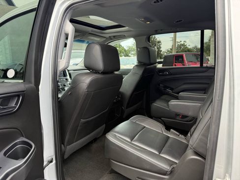 Used 2018 Chevrolet Suburban LT w/ Luxury Package AWD/4WD image 11