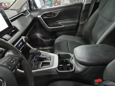 Used 2023 Toyota RAV4 LE FWD image 17