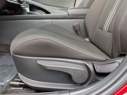 Certified 2024 Hyundai Elantra SEL w/ Convenience Package image 17