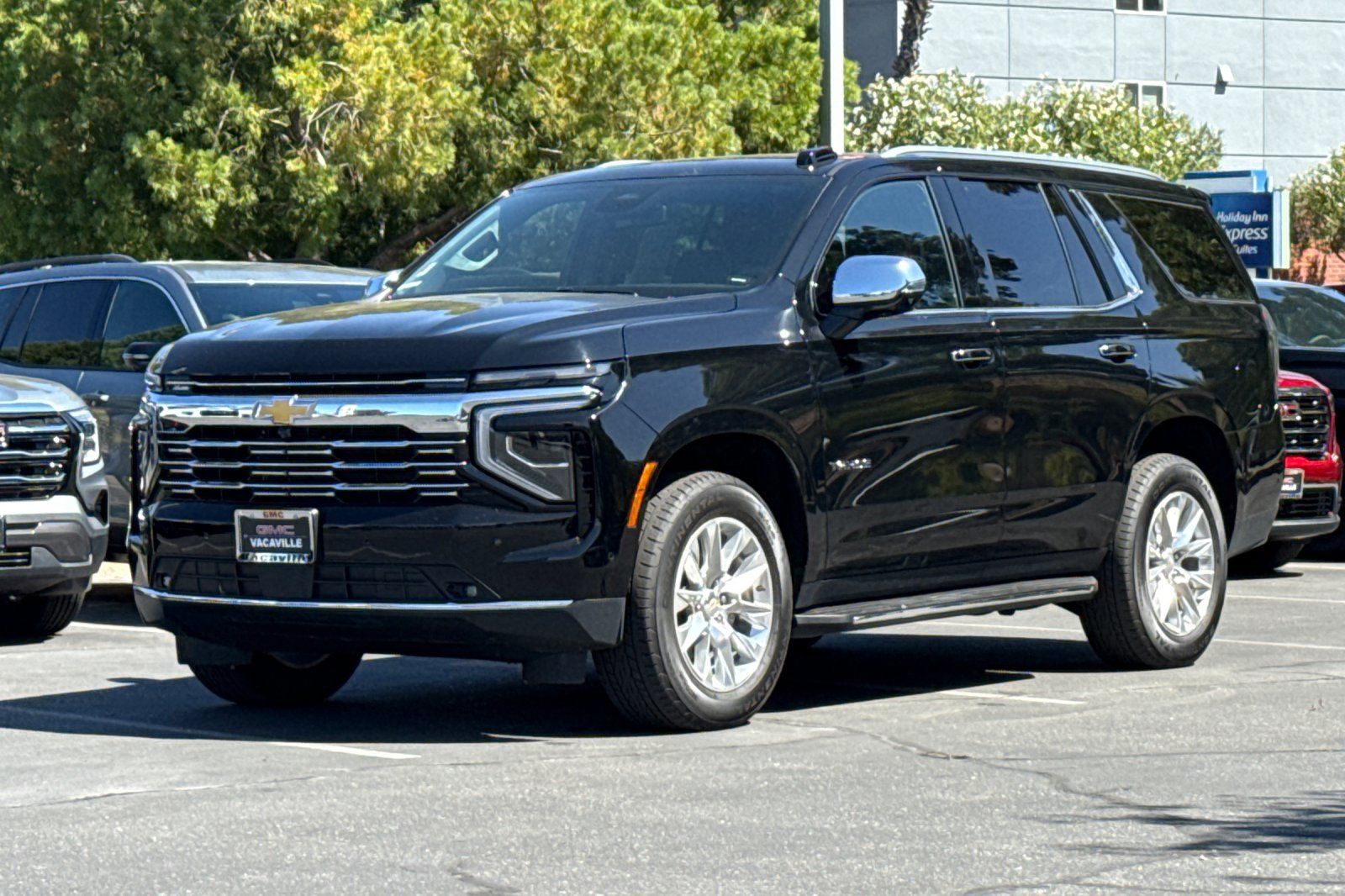 Used 2025 Chevrolet Tahoe Premier AWD/4WD image 9
