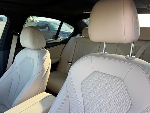 Certified 2023 BMW 530e w/ Convenience Package image 21