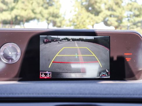 Used 2019 Lexus UX 250h AWD/4WD image 30