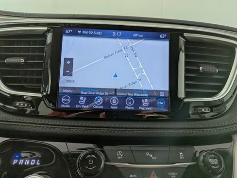 Used 2019 Chrysler Pacifica Limited FWD image 5