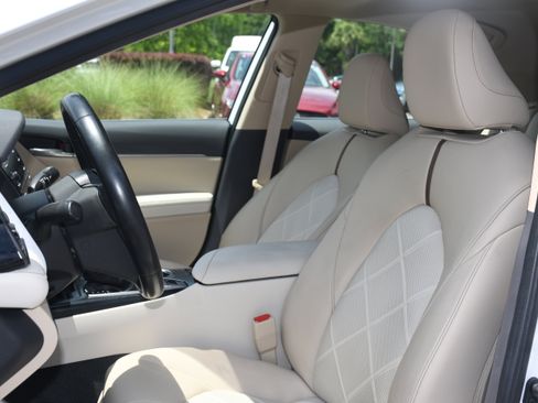 Used 2019 Toyota Camry XLE FWD image 11