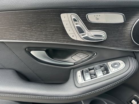 Used 2022 Mercedes-Benz GLC 300 image 10