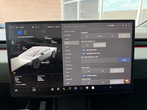 Used 2025 Tesla Cybertruck AWD Crew Cab image 22