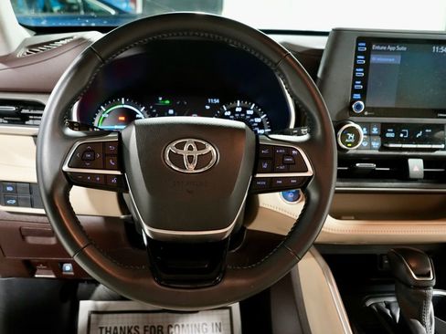 Used 2021 Toyota Highlander XLE image 16