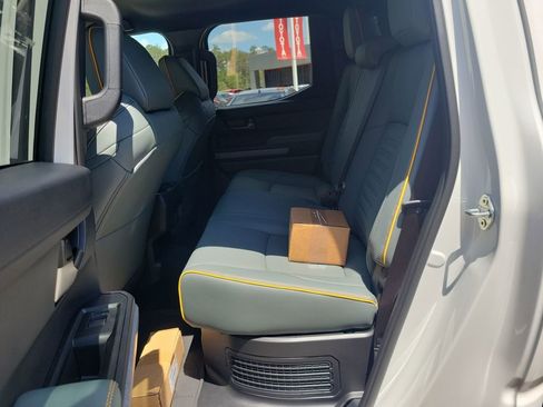 Used 2025 Toyota Tacoma Trailhunter AWD/4WD image 33