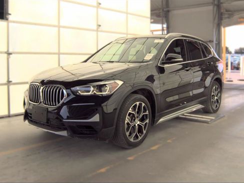 Used 2022 BMW X1 sDrive28i w/ Premium Package 2 FWD image 2