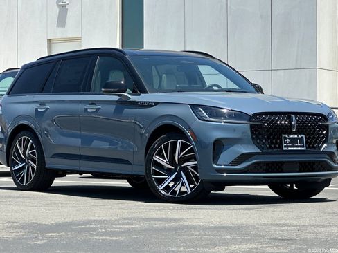 New 2026 Lincoln Aviator Black Label w/ Black Label Special Edition AWD/4WD image 1