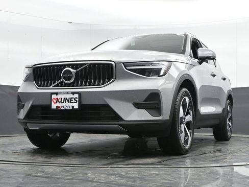 New 2025 Volvo XC40 B5 Core w/ Protection Package Premier image 44