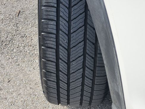 Used 2020 Ford Explorer XLT w/ Equipment Group 202A RWD image 11