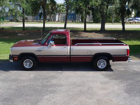 Used 1992 Dodge D/W Truck 150 RWD image 14