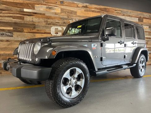 Used 2017 Jeep Wrangler Unlimited Sahara w/ Connectivity Group image 17