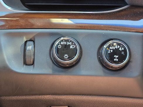 Used 2018 Cadillac Escalade Premium Luxury AWD/4WD image 24