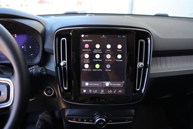 Used 2025 Volvo XC40 B5 Core w/ Climate Package AWD/4WD image 18