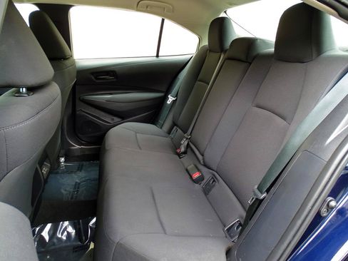 Used 2025 Toyota Corolla LE FWD image 17