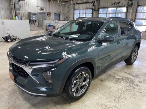 New 2026 Chevrolet Trax LT FWD image 4