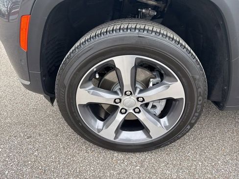 Used 2025 Jeep Grand Cherokee L Limited w/ Luxury Tech Group II image 32