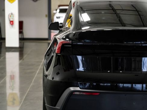 Used 2026 Tesla Model Y 2WD image 47
