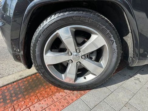 Used 2014 Jeep Grand Cherokee Overland AWD/4WD image 9