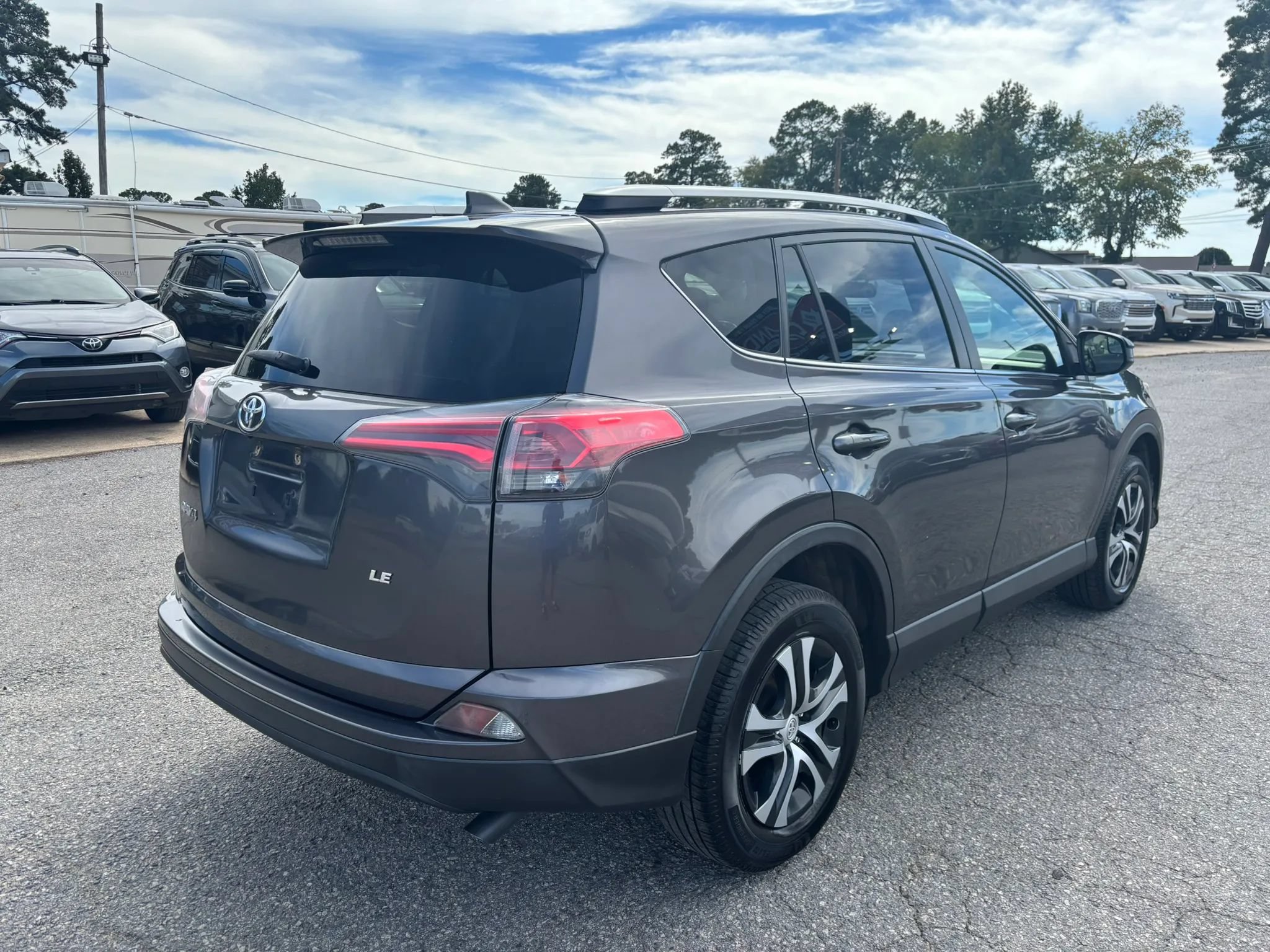 Used 2016 Toyota RAV4 LE FWD image 5