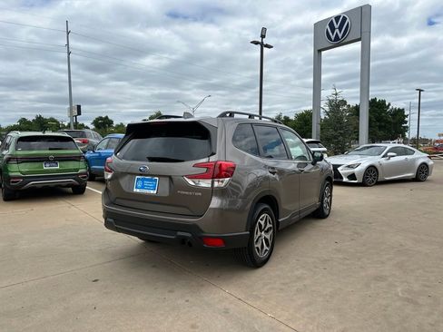 Used 2022 Subaru Forester Premium AWD/4WD image 5
